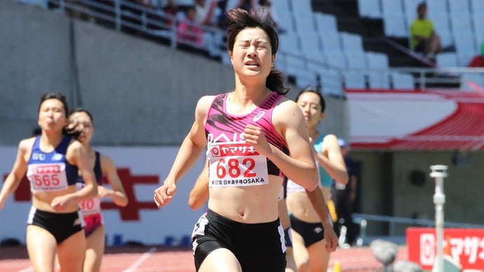 【第107回日本選手権】女子800m 予選3組　苦しそうな表情でフィニッシュの池崎愛里