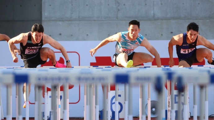 【第107回日本選手権】男子110mH 予選2組　横一線でハードルを超える選手たち